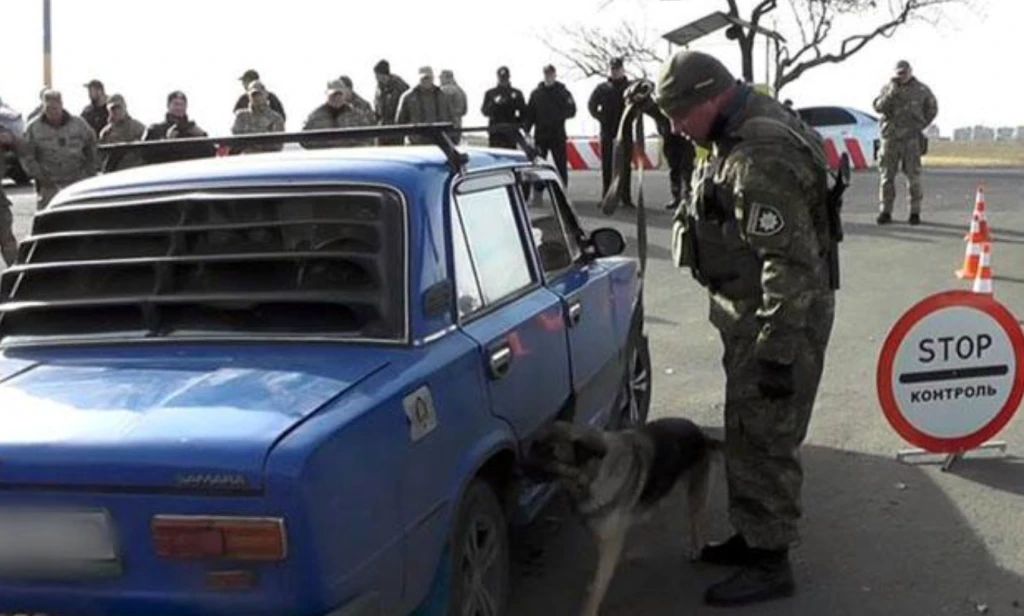 ТЦК не можуть самі зупиняти авто на блокпосту: що дозволено робити з водієм